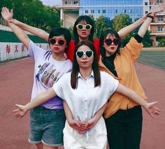 good4yyou's tweet photo. POSE IDEAS WITH BESTIE

— a thread https://t.co/y3RcXVe39m