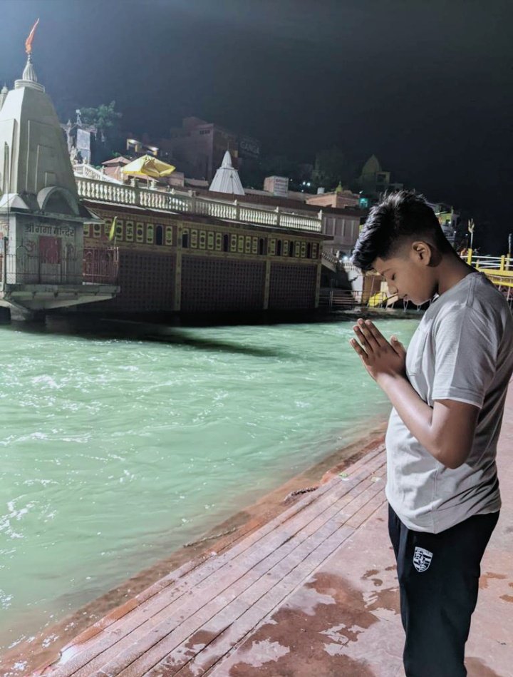 सभी बढ़ो को #प्रणाम_चरणस्पर्श 
आपके द्वारा दिया हुआ प्रेम आशीर्वाद मेरे जीवन की अनमोल पूंजी है, आपका 
इसी तरह प्यार स्नेह,आशिर्वाद सदैव मुझे 
मिलता रहे..🙏
#तन्मय_त्यागी 
#जय_श्री_राम‌‌❤️🙏🚩