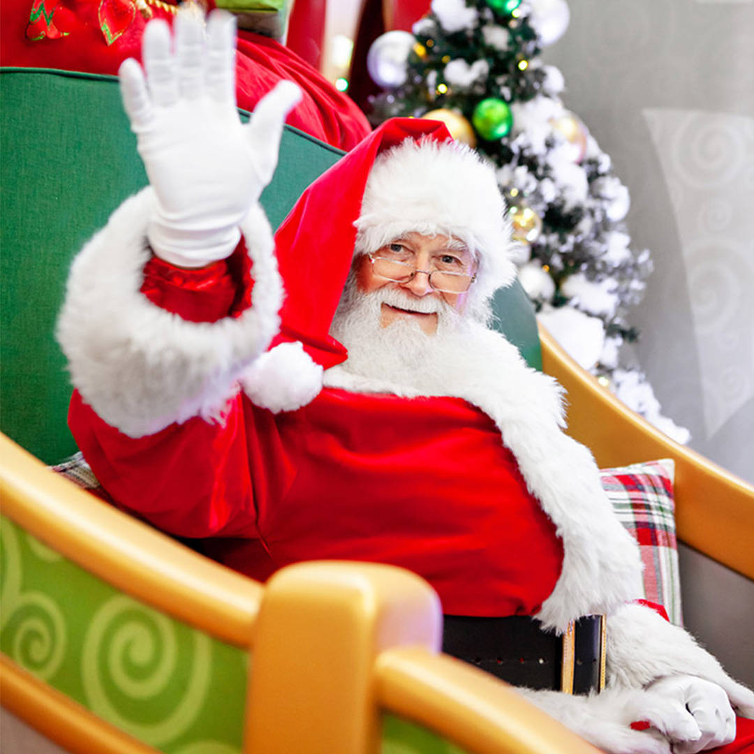 Santa's coming to town! 🎅 Share your wish list with the man in red and take your best holiday photos yet! 📸 Pre-book your spot here: bit.ly/3DvE3BU