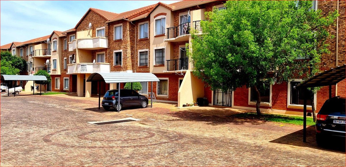 First floor one bedroom apartment for sale R599 000 Halfway Gardens. Calling investors or first time buyers. For a starter home or investment to generate income this excellent apartment is for you. Contact Bobby 082 574 1846 for viewing, your Property Specialist #Midrand #invest