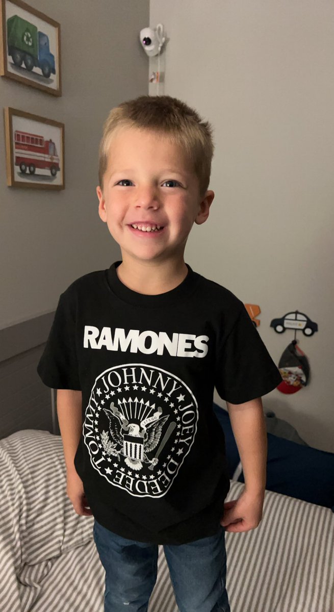 troy_vr's tweet photo. Future looks bright kid 😎🤘🏼 https://t.co/0IDXwkgows