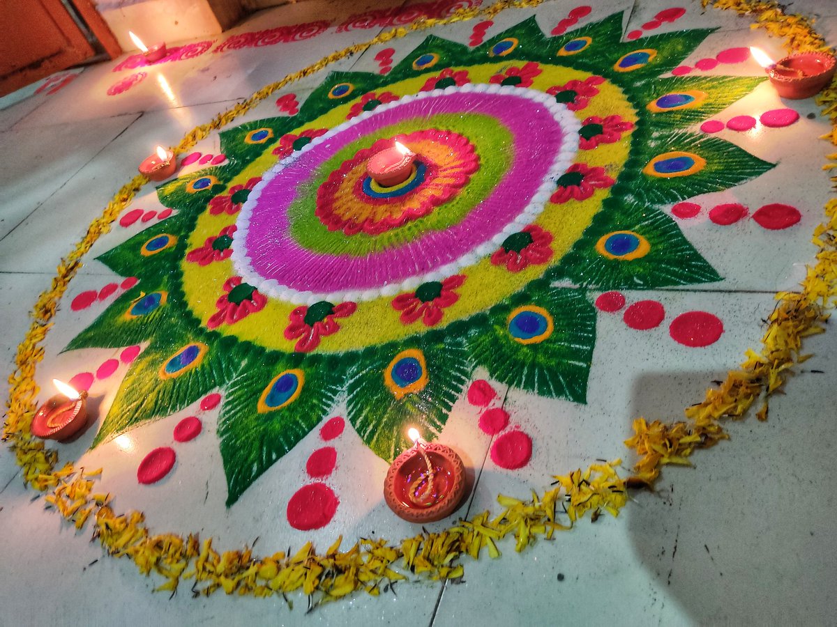 DimpleTrivedii's tweet photo. T59
#rangoli #thegroundwork #theartwork
#diwali https://t.co/sLuwnt9got
