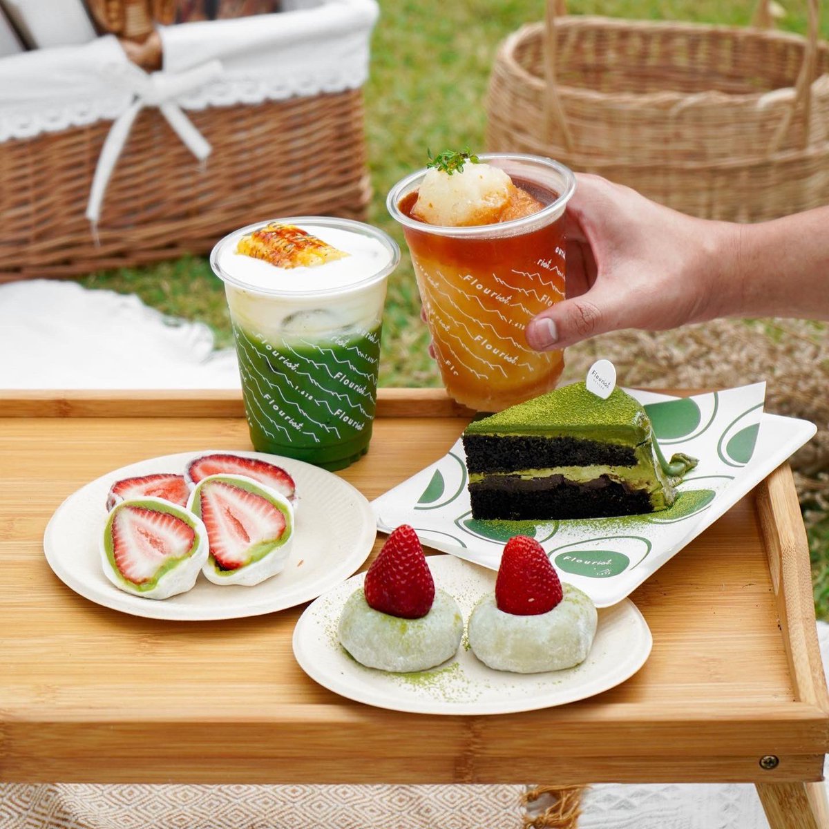 ThaNudChim's tweet image. คาเฟ่เปิดใหม่ที่เขาใหญ่ วิวดีมาก vibe ดีมาก ต้องไปแบบสุด “Flourist Bakehouse” เพิ่งเปิดได้สดๆร้อนๆเลย วิวคือเห็นภูเขาดีมาก ทุ่งหญ้ากว้าง คือนางเปิดในโครงการบ้านทำให้ต้นไม้ สัดส่วนต่างๆ ดีมาก ไม่รกเลย มาชิลๆ ถ่ายรูปสวยๆรับลมเย็นแบบฉ่ำๆได้เลย #รีวิวคาเฟ่ @ReviewAroii