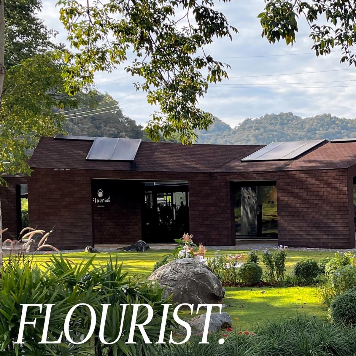 ThaNudChim's tweet image. คาเฟ่เปิดใหม่ที่เขาใหญ่ วิวดีมาก vibe ดีมาก ต้องไปแบบสุด “Flourist Bakehouse” เพิ่งเปิดได้สดๆร้อนๆเลย วิวคือเห็นภูเขาดีมาก ทุ่งหญ้ากว้าง คือนางเปิดในโครงการบ้านทำให้ต้นไม้ สัดส่วนต่างๆ ดีมาก ไม่รกเลย มาชิลๆ ถ่ายรูปสวยๆรับลมเย็นแบบฉ่ำๆได้เลย #รีวิวคาเฟ่ @ReviewAroii