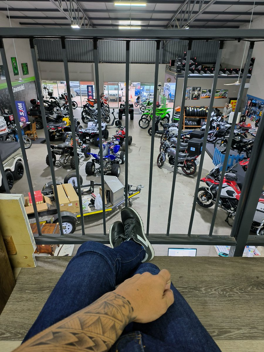 MeMan_live's tweet photo. The Only thing i am thinking about at work is MW2 haha imagine my workplace as a New mini Map or Gulag for Warzone .
@RhimosGaming

Peace and love ✌️
@CallofDuty
#MW2 #CallofDuty #zastreams #YouTuber #motorbikes #motorcycles https://t.co/wPL4e0OcHY