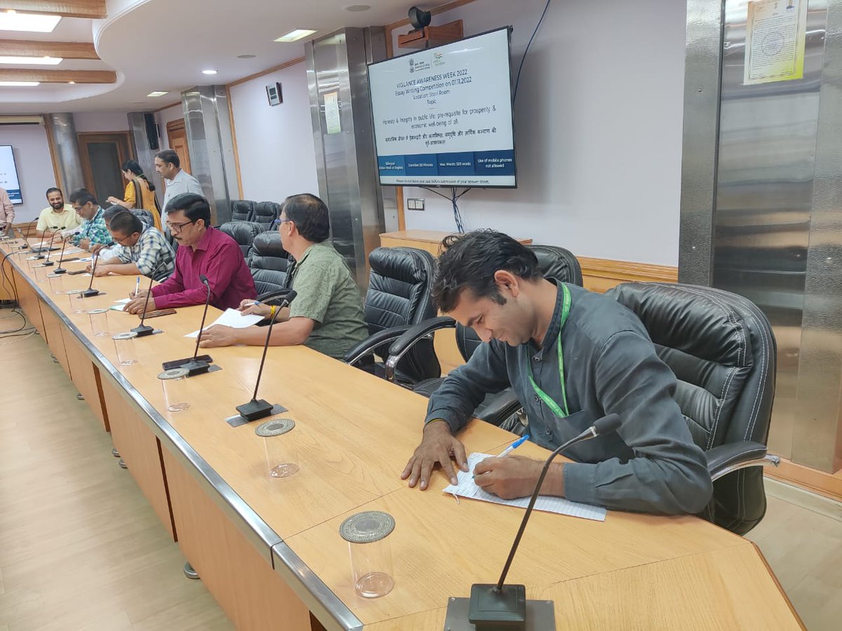 During Vigilance Awareness Week 2022 An essay writing competition was organized by Ministry of Steel on the topic 'Honesty & Integrity in public life: pre-requisite for prosperity and economic well-being of all.' #VigilanceAwarenessWeek