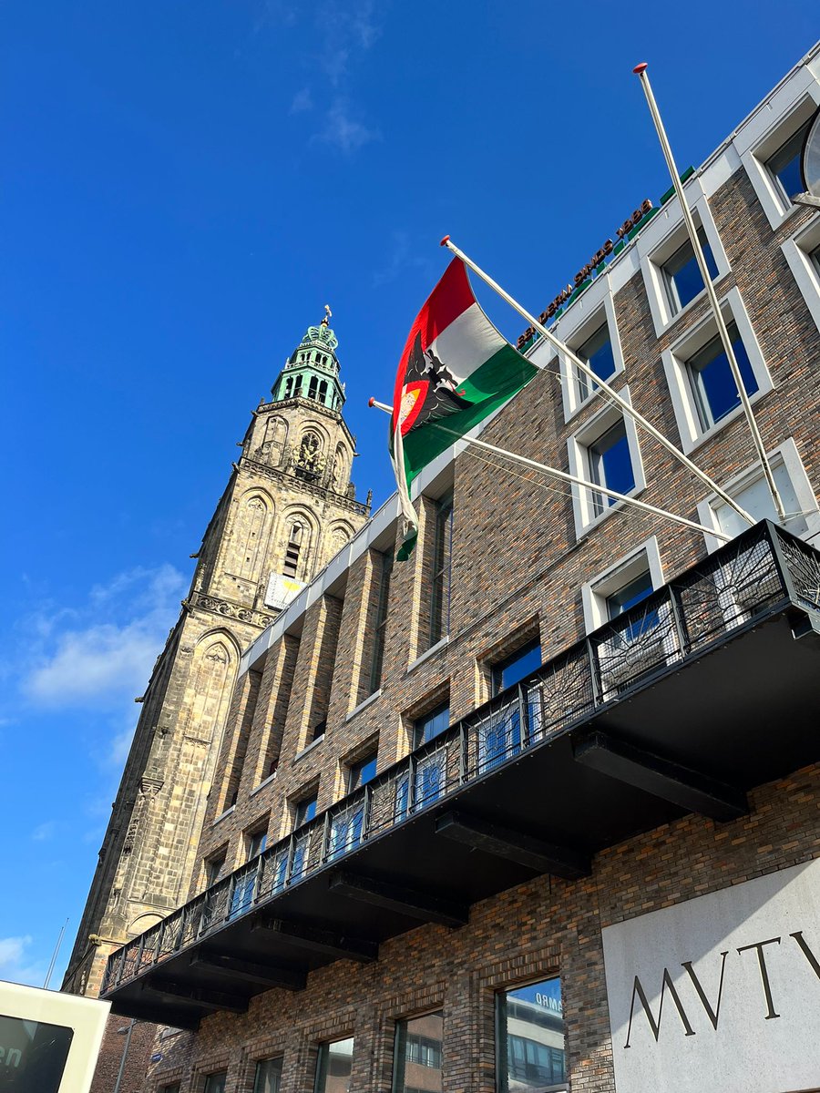 Vandaag hangen wij de Magna Pete vlag uit op Sociëteit Mutua Fides, want op 1 november viert Magna Pete alweer haar 124e Dies! Op 1 mei 1970 fuseerde mannenvereniging Vindicat met de Vrouwelijke Studenten Club in Groningen, tot die tijd beter bekend als Magna Pete.