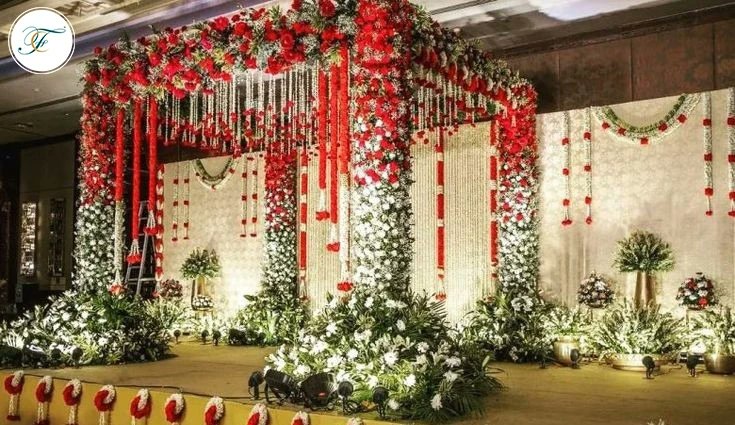 fancyandclassy's tweet photo. With a combination of white and red floral decor, this elegant ceremony setup is sure to make your guests feel like they’re in a paradise!

#fancyandclassy_in #wedding #weddingsetup #floraldesign #weddingplanner #weddingpreparation #weddingideas #eventplanner #trending https://t.co/iElonBJFx2