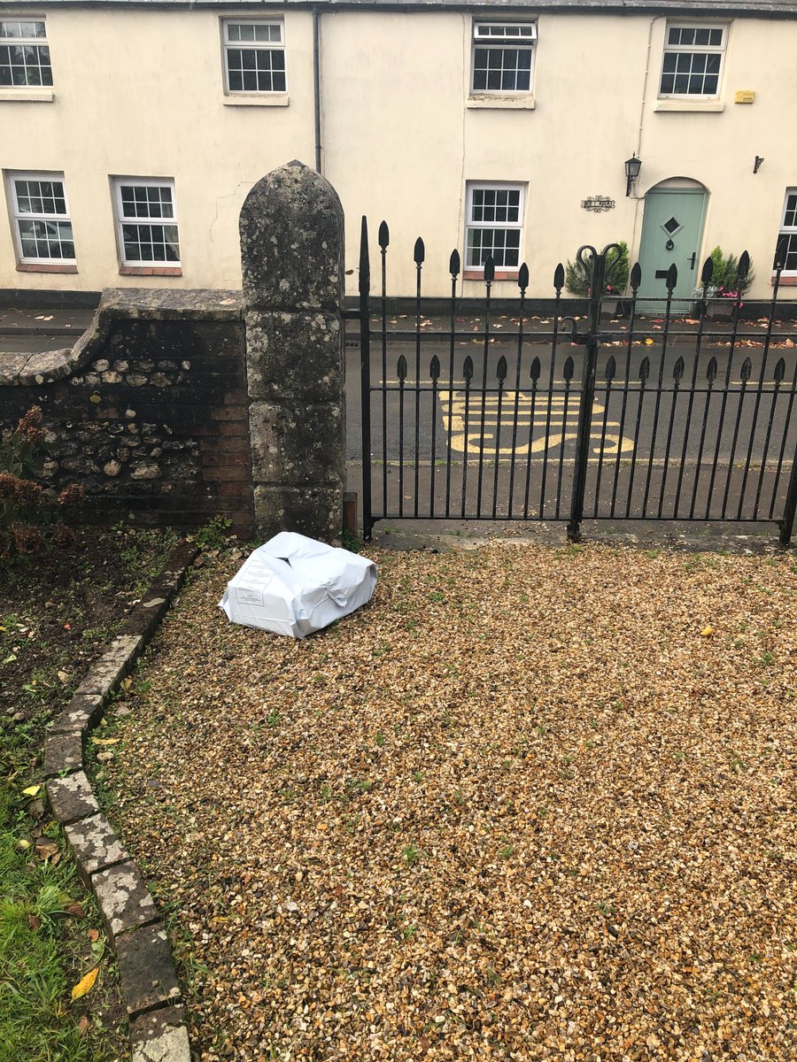 PaulFoxMaPS's tweet photo. @AmazonUK Many thanks to your delivery driver for throwing an expensive electrical item over my front gate last evening so it could sit in the rain all night before being spotted this morning. Even better when your email then states "handed to resident". #customerservice https://t.co/hZQlyoNRq5