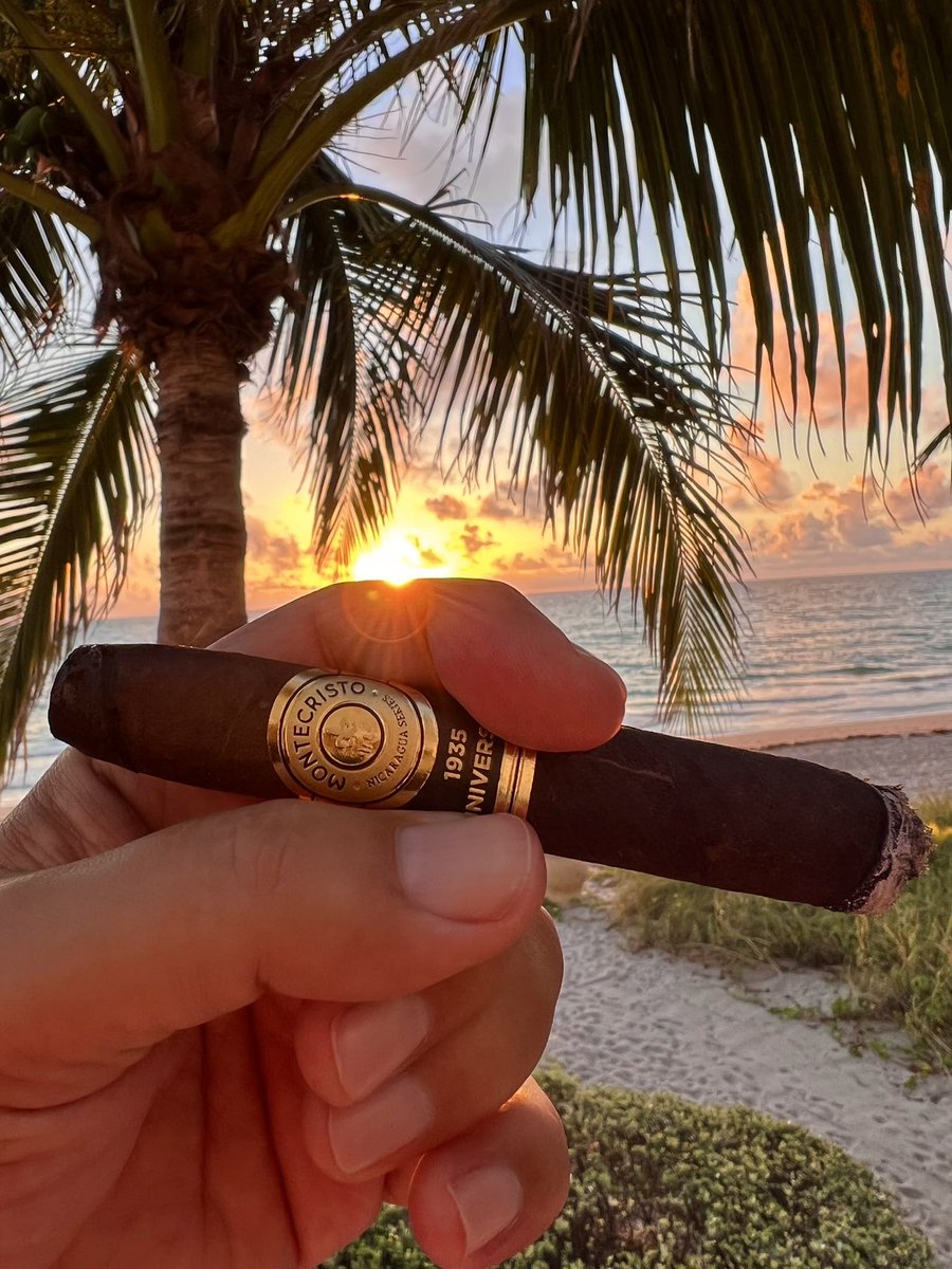 Is a beautiful morning for a beautiful cigar. Montecristo 1925 Anniversary. 
#Montecrusto_USA #AJFernandez 
#TabacaleraUSA #GreatThingsAreHappening