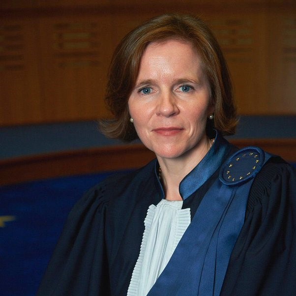 Judge Síofra O’Leary takes office today as President of the European Court of Human Rights in Strasbourg, the first Irish citizen 🇮🇪 and the first woman 👩‍⚖️ to do so. A historic achievement for her and a proud day for Ireland ☘️ Comhghairdachas Uachtarán Uí Laoghaire! #ECHR