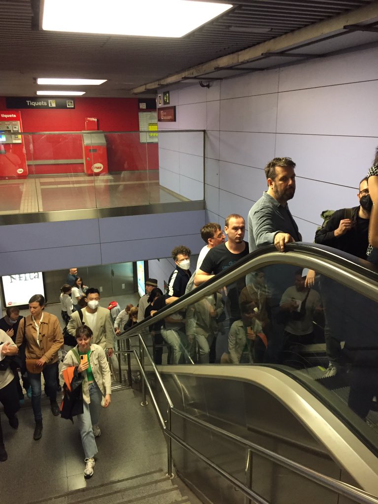 citiesconnect's tweet photo. #sharedlivingspaces visiting buildings with the architects @lacolarq @elglobusvermell @PerisToral https://t.co/8GXo63Ejwh