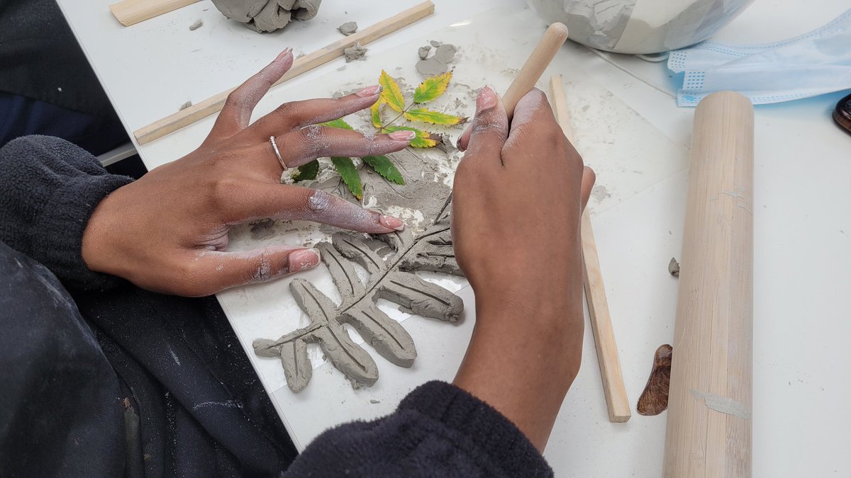 Limearthealth's tweet photo. NHS staff wellbeing + team building workshop currently underway for MRI ward 2, 30, 31, 32 + AM4.  Inspired by autumn, clay workshop led by artist @LucyBurscough MFT staff contact limeart@mft.nhs.uk to find out more! @EhwMft @MFT_MRI @MFTnhs @MFT_CSS @dawnpike20 @mftchiefnurse https://t.co/5T1DsWBCyz
