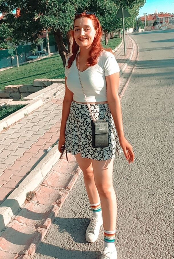 becombine's tweet photo. #SizdenBiKombin köşesinde, 'aklıma her eseni yaptığım doğrudur' diyen  @ELFESYA_2168 ✌🏻☺️
#kombin #moda #etek #ayakkabı https://t.co/ApYjvvXm5D