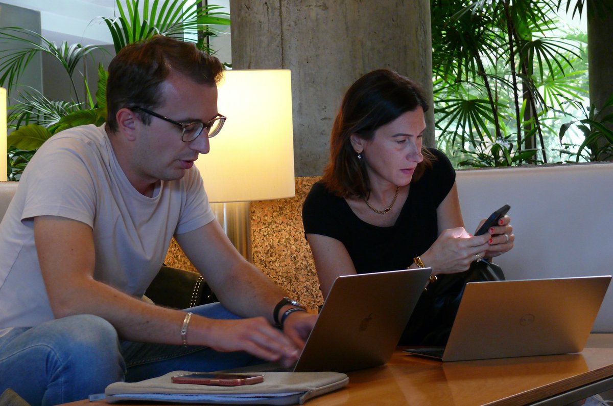 AgenceOxygen's tweet photo. Dans les coulisses du @WebSummit 2022📱

@aurejeanne &amp; @Benjam1Roux en pleine préparation du #LiveMedia proposé par #Oxygen cette année ! 

#WebSummit #OxygenWebSummit https://t.co/sRDw6UH8Bg
