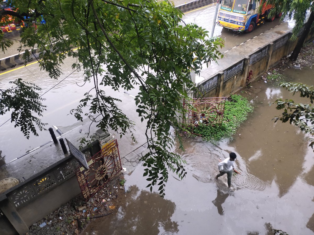 fishnetjk's tweet photo. an update. still water logged as of 5:13pm since morning @chennaicorp #ChennaiRain  #Chennai #ChennaiCorporation https://t.co/Q9zOtU9b1Z