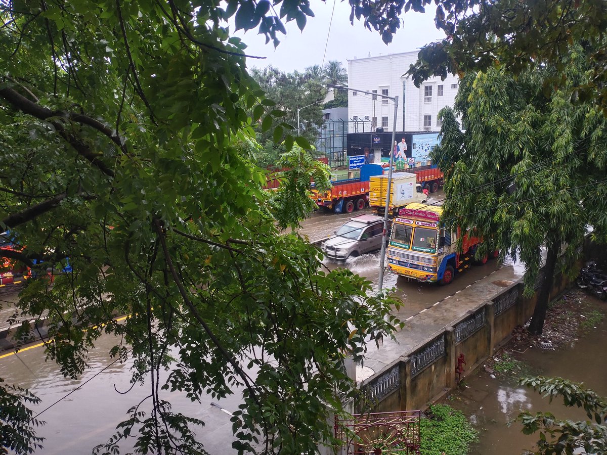 fishnetjk's tweet photo. an update. still water logged as of 5:13pm since morning @chennaicorp #ChennaiRain  #Chennai #ChennaiCorporation https://t.co/Q9zOtU9b1Z