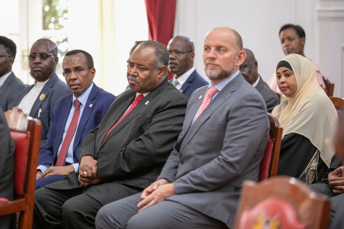 WilliamsRuto's tweet photo. Honoured to join the Kenya Red Cross Society as a patron, State House, Nairobi. https://t.co/nYwRFscMhy