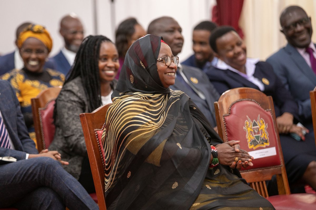 WilliamsRuto's tweet photo. Honoured to join the Kenya Red Cross Society as a patron, State House, Nairobi. https://t.co/nYwRFscMhy
