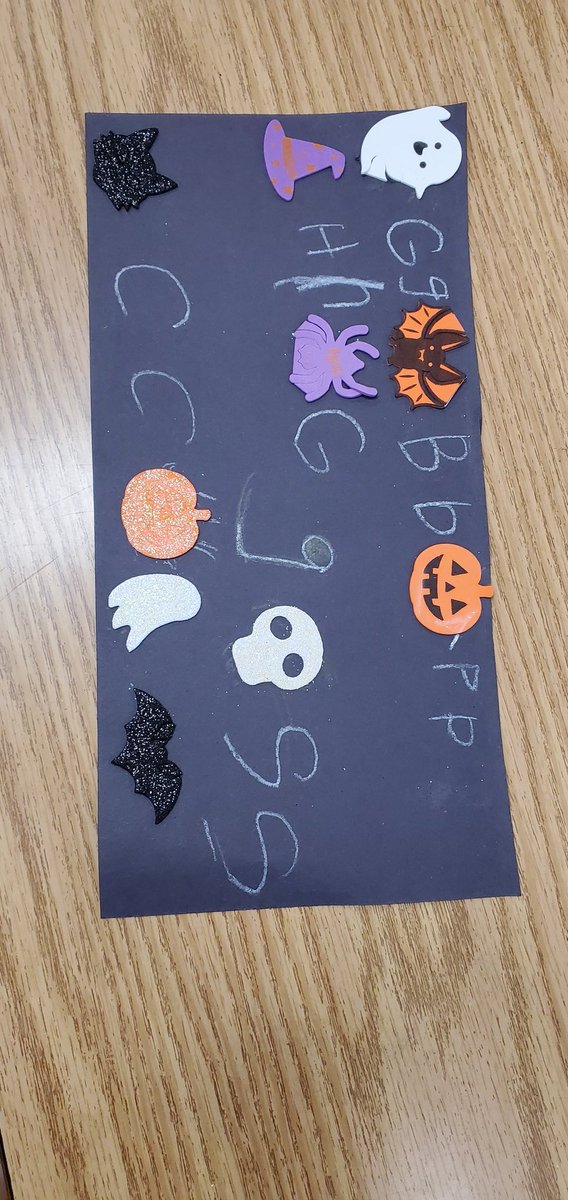 TeixeiraKatie's tweet image. Even though it was Halloween 🎃 We worked on identifying beginning sounds! @WestCler #WCLearns