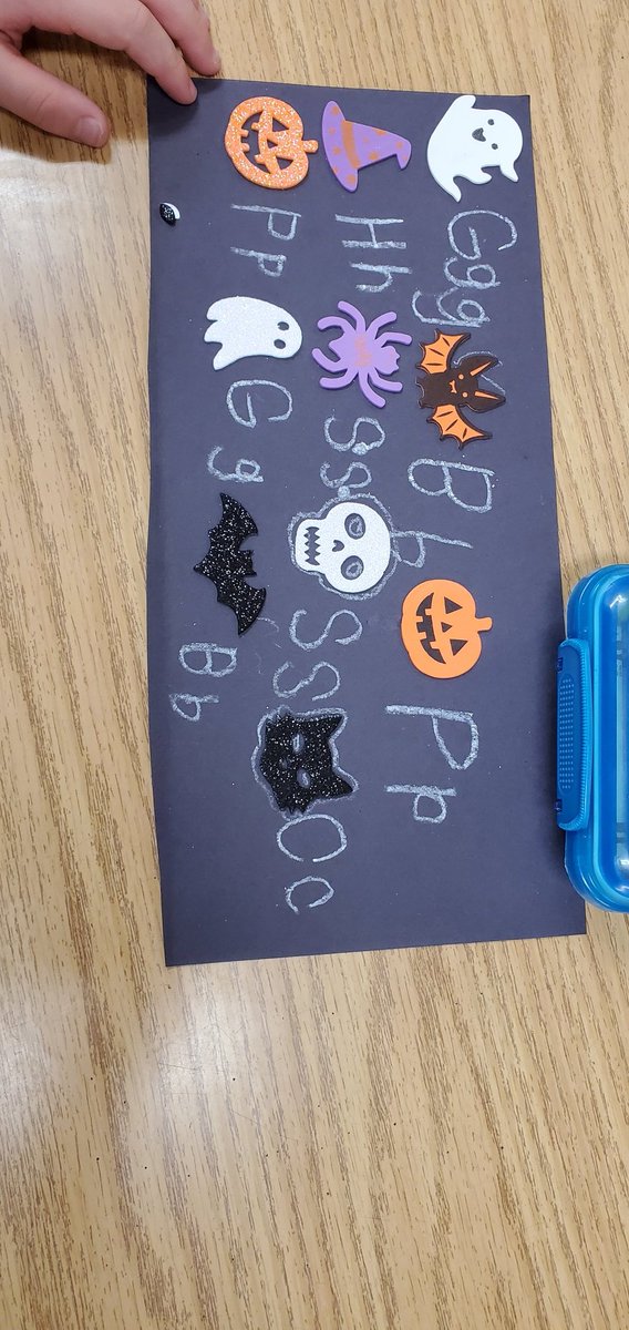 TeixeiraKatie's tweet image. Even though it was Halloween 🎃 We worked on identifying beginning sounds! @WestCler #WCLearns