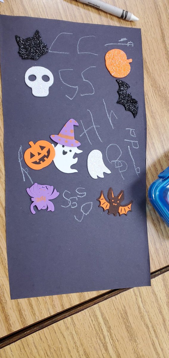 TeixeiraKatie's tweet image. Even though it was Halloween 🎃 We worked on identifying beginning sounds! @WestCler #WCLearns
