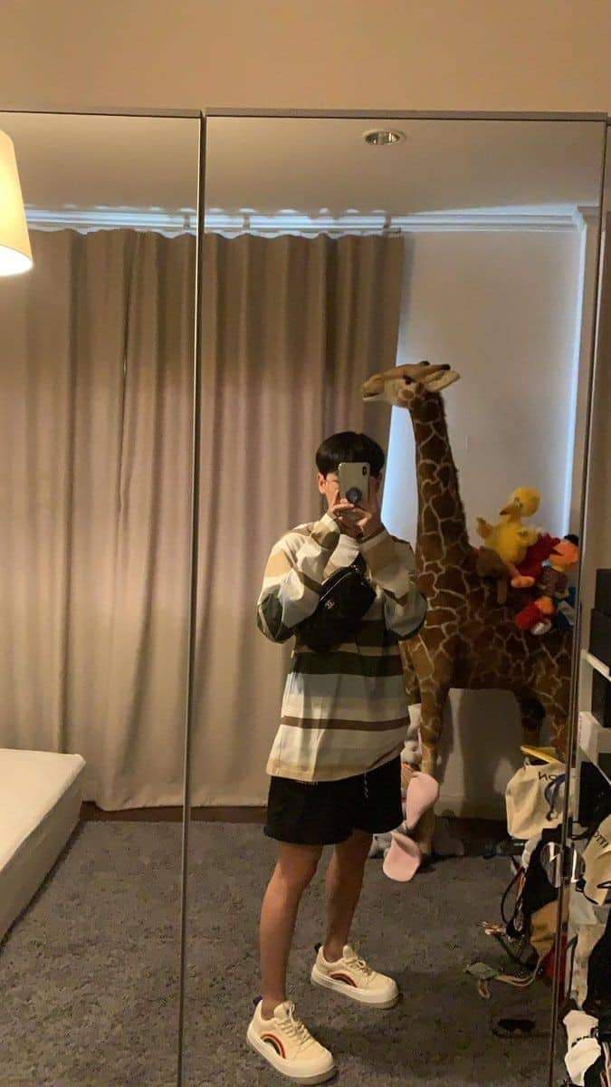 httpsxylelovesu's tweet image. Vibes nalang siguro kami, late na ba ko??🙉

[#BLSD #BLSelcaday #GunAtthaphan @AtthaphanP]