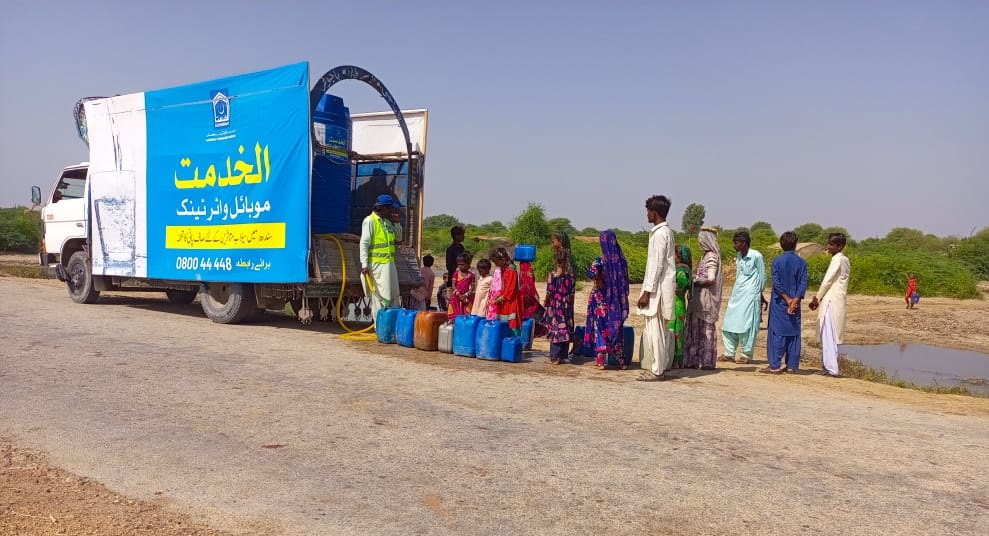 alkhidmatsindh's tweet photo. سندھ بھر کے دوردراز سیلاب متاثرہ علاقوں میں صاف پانی کی فراہمی کا سلسلہ جاری ہے۔
الخدمت فاؤنڈیشن کے”تعمیر وطن بحالی پروگرام“ میں آپ بھی اپنا کردار اداکریں۔

#AlkhidmatFloodRelief #tameereWatan #Pakistan #sindh #help #need #donate https://t.co/QXuDUm3716