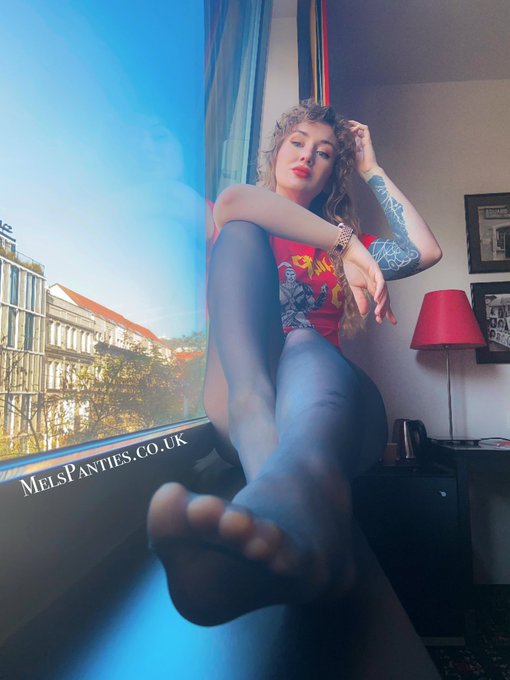 Czech out my balancing skills 😎 (In Prague!) #tights #pantyhose #legs https://t.co/iNoOpnIKEg<a href="/tag/tights"class="tags">#tights</a><a href="/tag/legs"class="tags"><span>#legs</span></a><a href="/tag/pantyhose"class="tags"><span>#pantyhose</span></a>