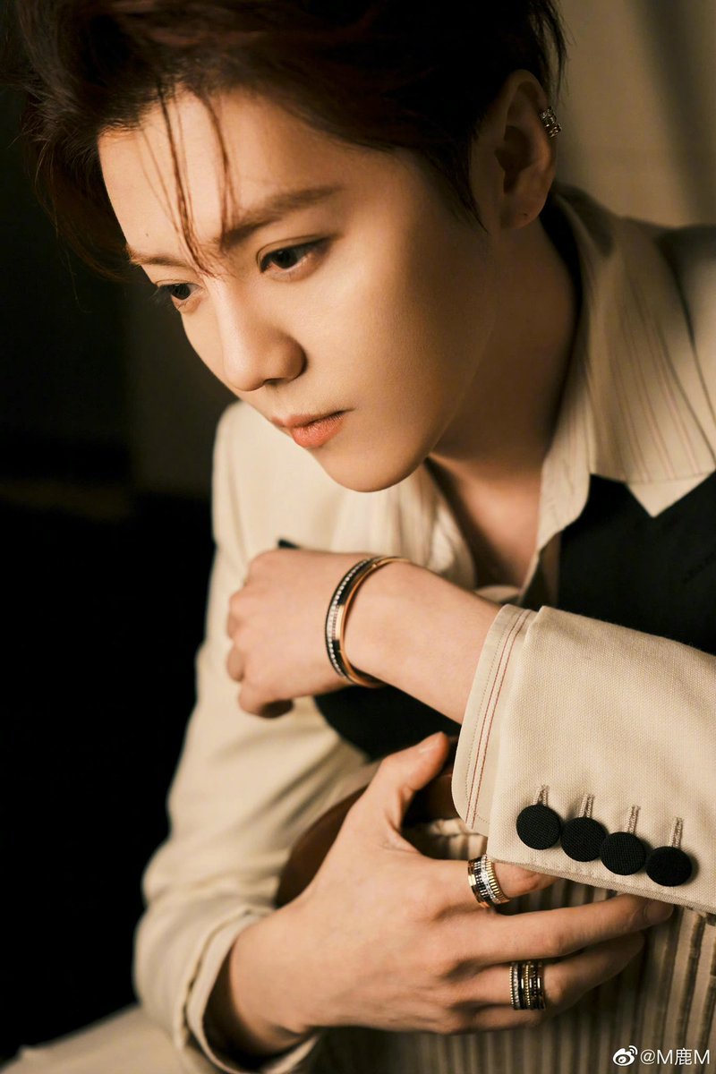 luking0420's tweet photo. [NEWS] 221101 #LuHan’s Weibo updates: Write a new chapter for aristocratic style and feel the freedom of Boucheron @Boucheron

Cr. M鹿M
Link: https://t.co/4WLZAsjwM1

#鹿晗 https://t.co/Kk2qPzC785
