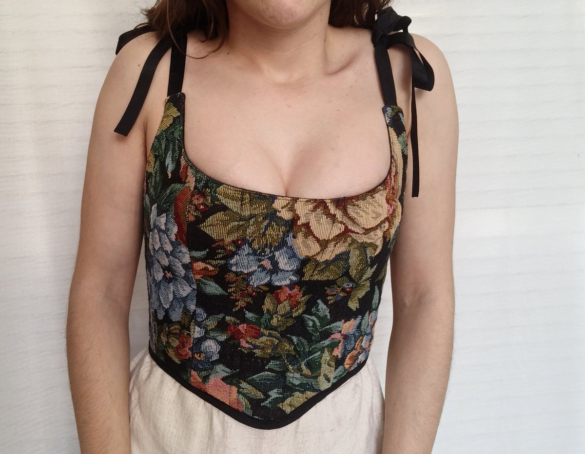 irenethat's tweet photo. Hola mi gente, estos son los nuevos modelos de corset que he sacado en octubre! Una ayudita con un RT estaría mu bien para que se hagan conocer 🌞 https://t.co/Uv0i9aT6yY