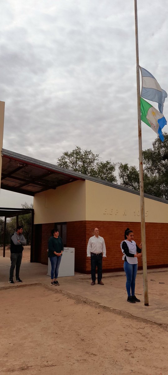 InesOrtega_Inte's tweet photo. Prensa municipal:
Recorriendo el Impenetrable llegamos junto la Intendenta, Inés Ortega, Director de la Subsede Educativa de Fuerte Esperanza, Ariel Avalos, y el Chófer, Andrada hasta la EEP N° 1075.
En este lugar fuimos recibidos por la Docente, Maira Salazar... https://t.co/9SKuH8asxQ