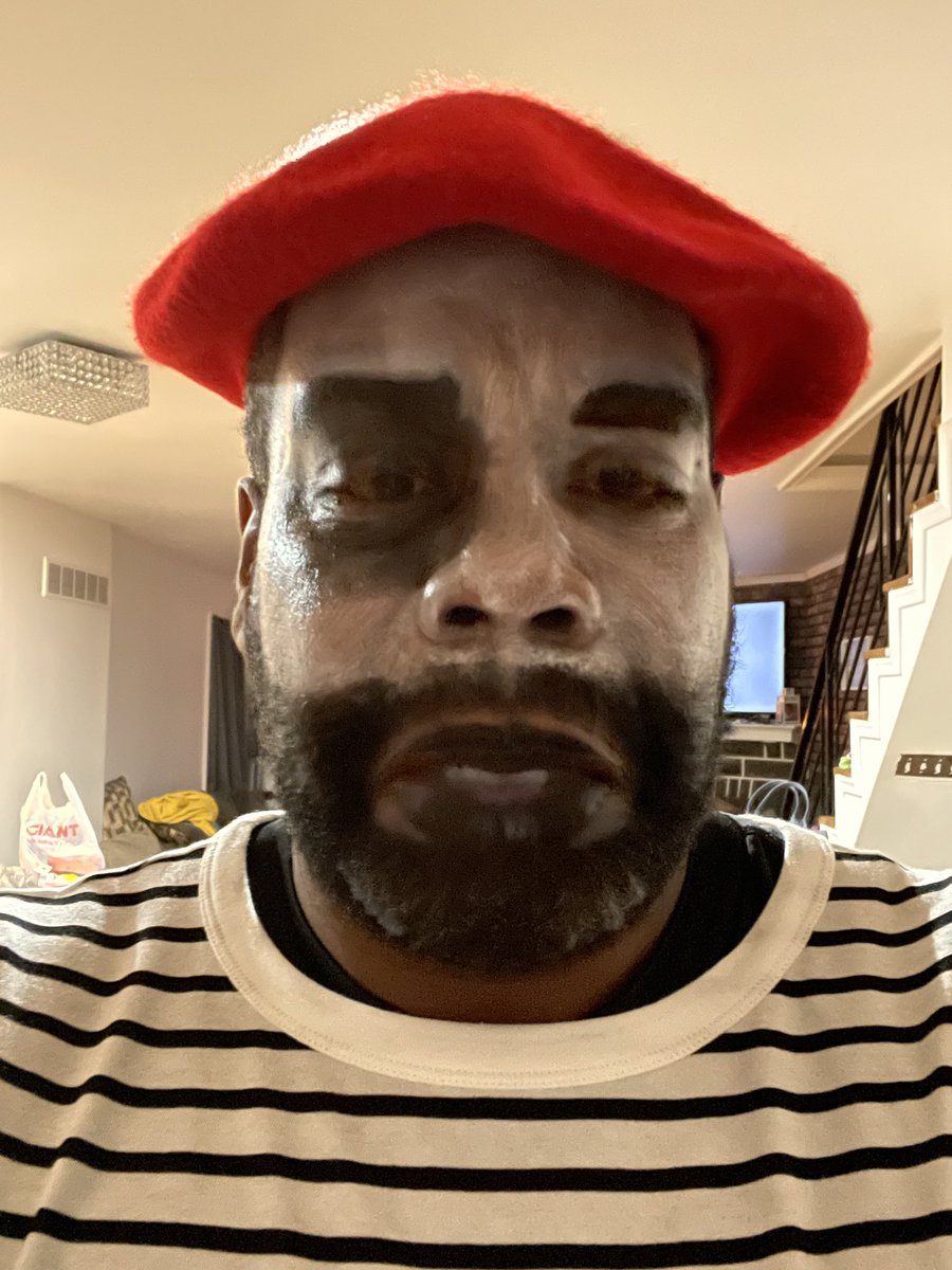 AaronMBranson's tweet photo. @FOX29philly @MikeFOX29 @AlexHolleyFOX29 I was pana mine that annoys people, she was the popular mime everyone loves. https://t.co/RmCIjFna7N