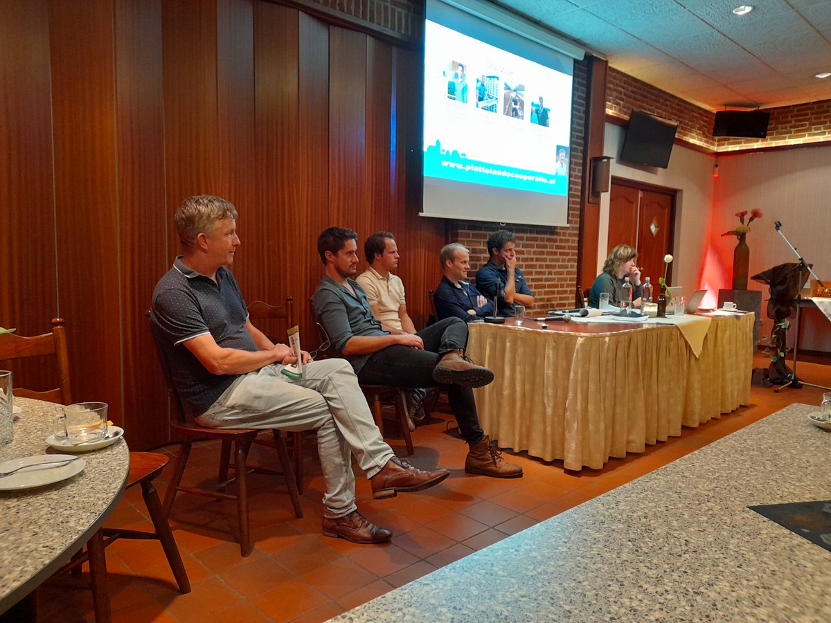 Vier jonge ondernemers fleurde de jaarvergadering van de <a href="/PCPMLimburg/">Plattelandscoöperatie</a> mooi op onder begeleiding van <a href="/DirandvanWijk/">Dirand van Wijk</a> van <a href="/Compas_Agro/">CompasAgro</a>