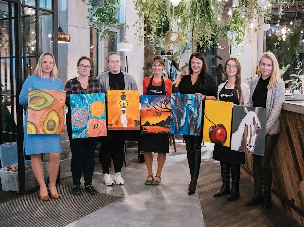 CFA_cz's tweet photo. CFA women’s relaxation and networking event was a success.We are happy to share some pictures from that evening full of paitings, good company and fun. #CFA #womeninfinance #CFASocietyCZ https://t.co/PxINsHG3Ub
