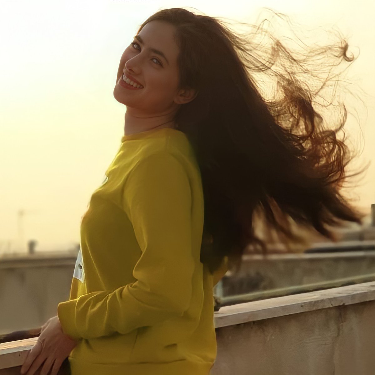 اینجانب نگار محمدی در نهایت صحت عقل و روان سالم اعلام میکنم هیچ گونه بیماری زمینه ای نداشتم و انگیزه ای هم برای خودکشی ندارم و نداشتم !تنها سابقه ی پزشکی که دارم عمل زیبایی بینی هست 🙂
میخوام شرافتمندانه  یه زندگی معمولی بدور از استرس و نگرانی و ترس داشته باشم
#مهسا_امینی