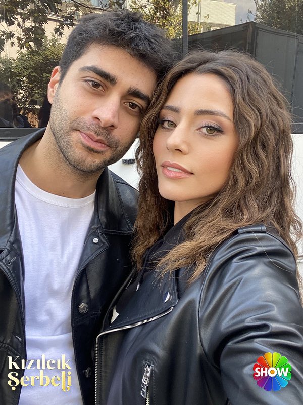 kserbetibrasil's tweet photo. 🍒🍷Aaaaaaain meu Deus, #DoğFat passando na sua timeline e deixando o dia mais perfeito. 

Chorei em 36 idiomas diferentes. 

Meus bebês!!!! 🤗😍🤩

#KızılcıkŞerbeti
#SılaTürkoğlu
#DoğukanGüngör
#Doğa
#Fatih https://t.co/FECfMXNcQm