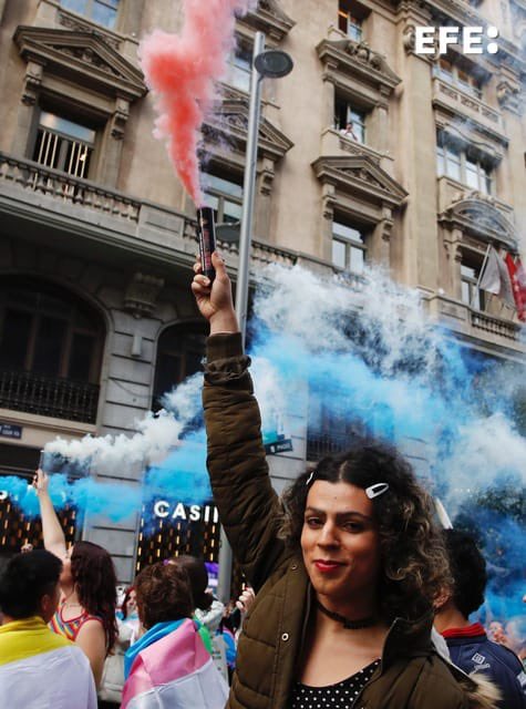 ⚠️ GRAN MANIFESTACIÓN ⚠️ SIN AUTODETERMINACIÓN PARA TODES !! #FURIATRANS 💪🏳️‍⚧️ Jóvenes, familias, estudiantes, trans, lgtbi, todes a las calles, 🗓️ 12 Noviembre 🕕 18,00h 📍Plaza Cibeles, Madrid 🏳️‍⚧️ Tráete tu bandera !!!