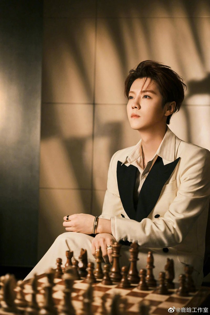 luking0420's tweet photo. [NEWS] 221101 LuHan Studio’s Weibo updates: The bold collision of classics and innovation, the transformation of free and frank style, together with Brand Ambassador #LuHan, feel the power of @Boucheron’s personality.

(2/2)

Cr. 鹿晗工作���
Link: https://t.co/7iuUvYXvMM

#鹿晗 https://t.co/0ys6JK8Apb
