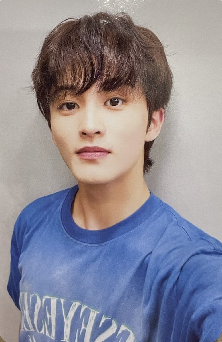 Independentboy_'s tweet photo. 마크 이날 포카 셀카 열심히 찍었넹ㅋㅋ다이뽀♡ https://t.co/at52blAiV3