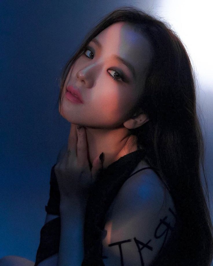jisoospic's tweet photo. this kim jisoo is so legendary https://t.co/yB3pYdLDu5