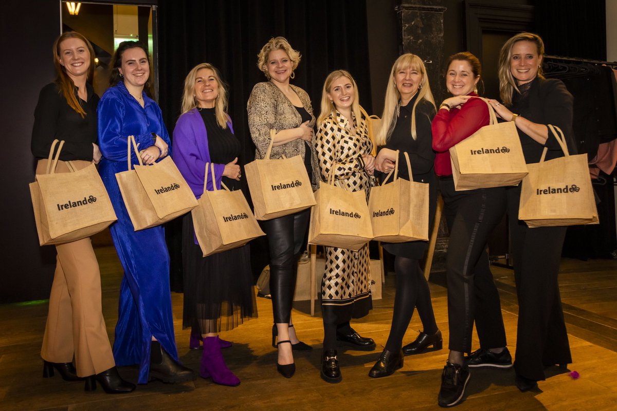 The absolute dream team! So proud to be working with these amazing ladies who organized a fabulous Halloween event last night! 🎃🙏🥇<a href="/IerlandToerisme/">IerlandToerisme</a> <a href="/media_ireland/">Tourism Ireland PR</a> <a href="/TourismIreland/">Tourism Ireland</a>