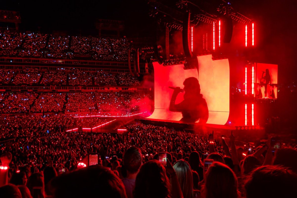 updateswiftbr's tweet photo. ELA VEM? Taylor Swift avisou que a "The Eras Tour" começa nos Estados Unidos e que as datas internacionais serão anunciadas em breve! https://t.co/wLmmlgn0pN