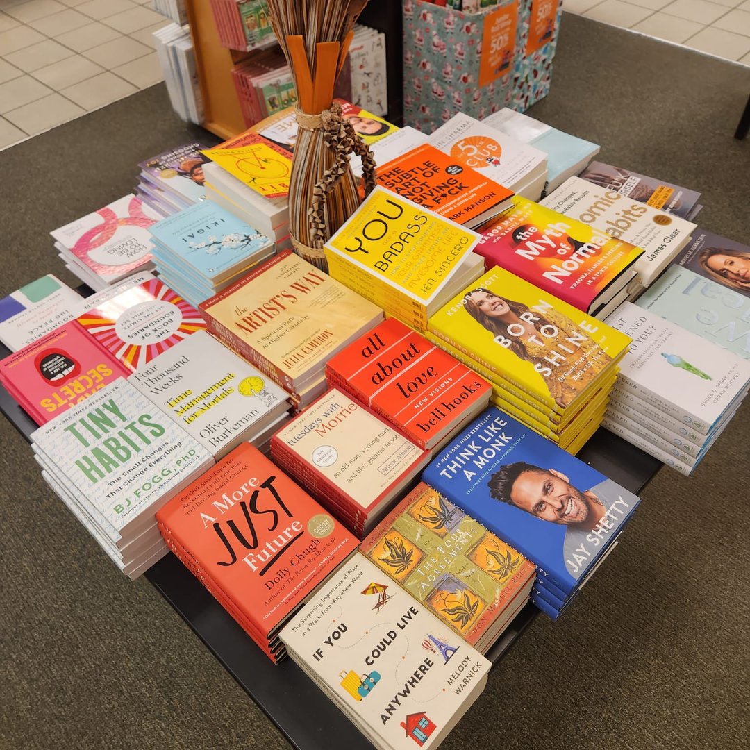 DollyChugh's tweet photo. NYC friends ... signed copies of A MORE JUST FUTURE at the midtown Barnes and Noble (555 5th Avenue)! @BNFifthAvenue Display table on the main level, near the checkout line. #DollyChugh #AMoreJustFuture https://t.co/VrGass2NdJ