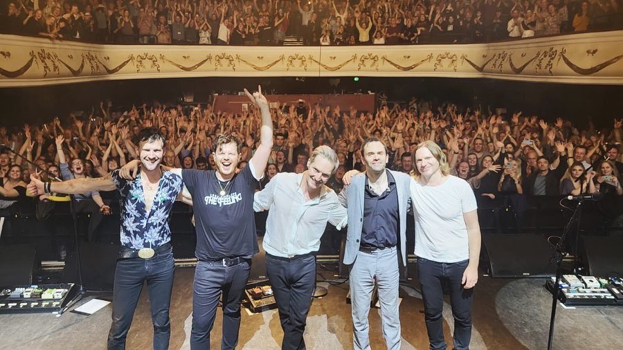 Thank you, thank you, to all who came and sang and danced and jumped around at our shows over the past couple of weeks. That was a total joy and one of our favourite tours. Until the next time! 🙏❤️🙌 #losshopelovetour