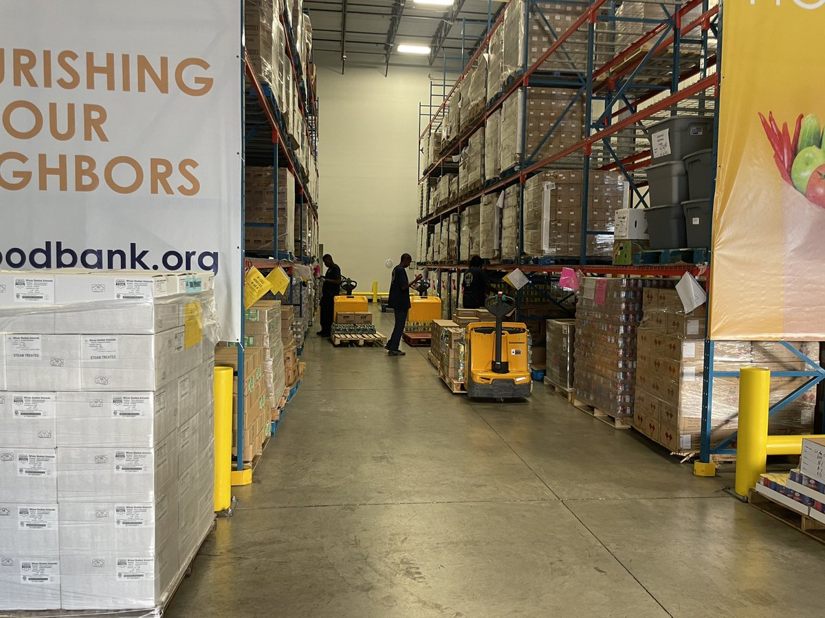 DaniTravisTV's tweet photo. HAPPENING NOW: I’m live all morning at the Palm Beach County Food Bank as part of the @CBS12 and United Way of PBC #ProjectThanksgiving Telethon! The phone lines are open, call 561-882-0880 to donate! https://t.co/osAL5yMOpP
