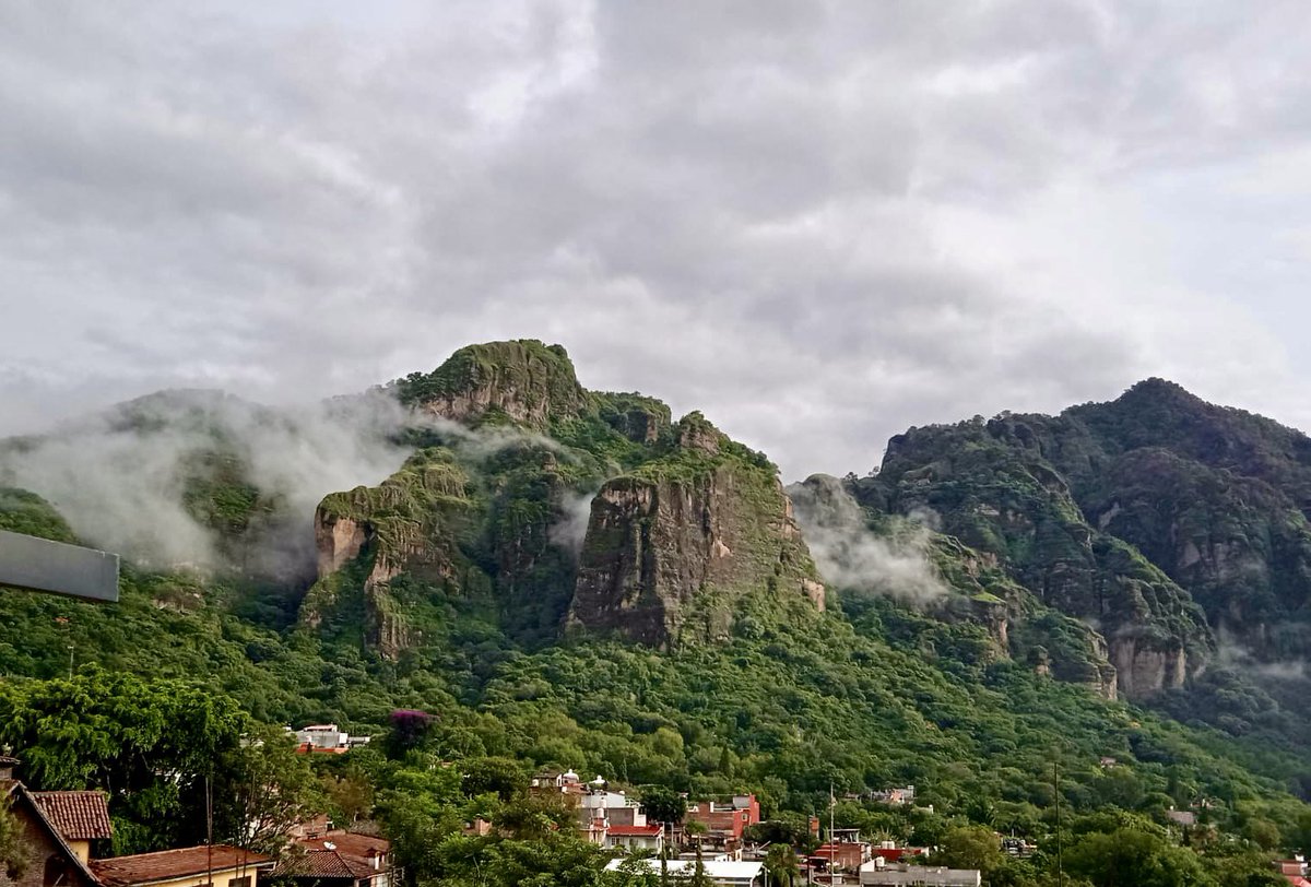 YODEBUENAS's tweet photo. #MeGustaCelebrar en Tepoztlán, Morelos. https://t.co/uzRtBhGrY9