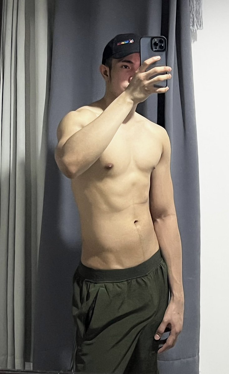 Drewprince014's tweet photo. 🔥Tuesday #absworkout #grind #topless https://t.co/EBK0uuqLlP