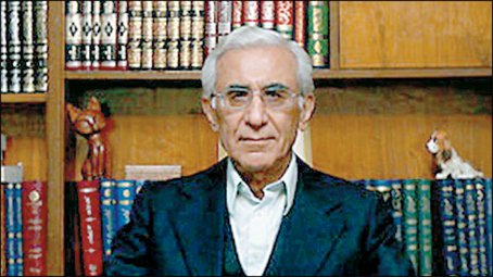 #برای علمایی که پس از فوت دکتر کاتوزیان،  از لقب «پدر علم حقوق» برای ایشان، ناراحت شدند.آنچه ایشان را بر تارک علم حقوق نشاند، عدل ایشان بود. هرجایی بی عدالتی بود، اولین نفر مقابل آن می ایستاد، که حتی باعث اخراجش از دانشگاه شد.
امروزه اما علما سر در گریبانند!
#مروارید_میماند