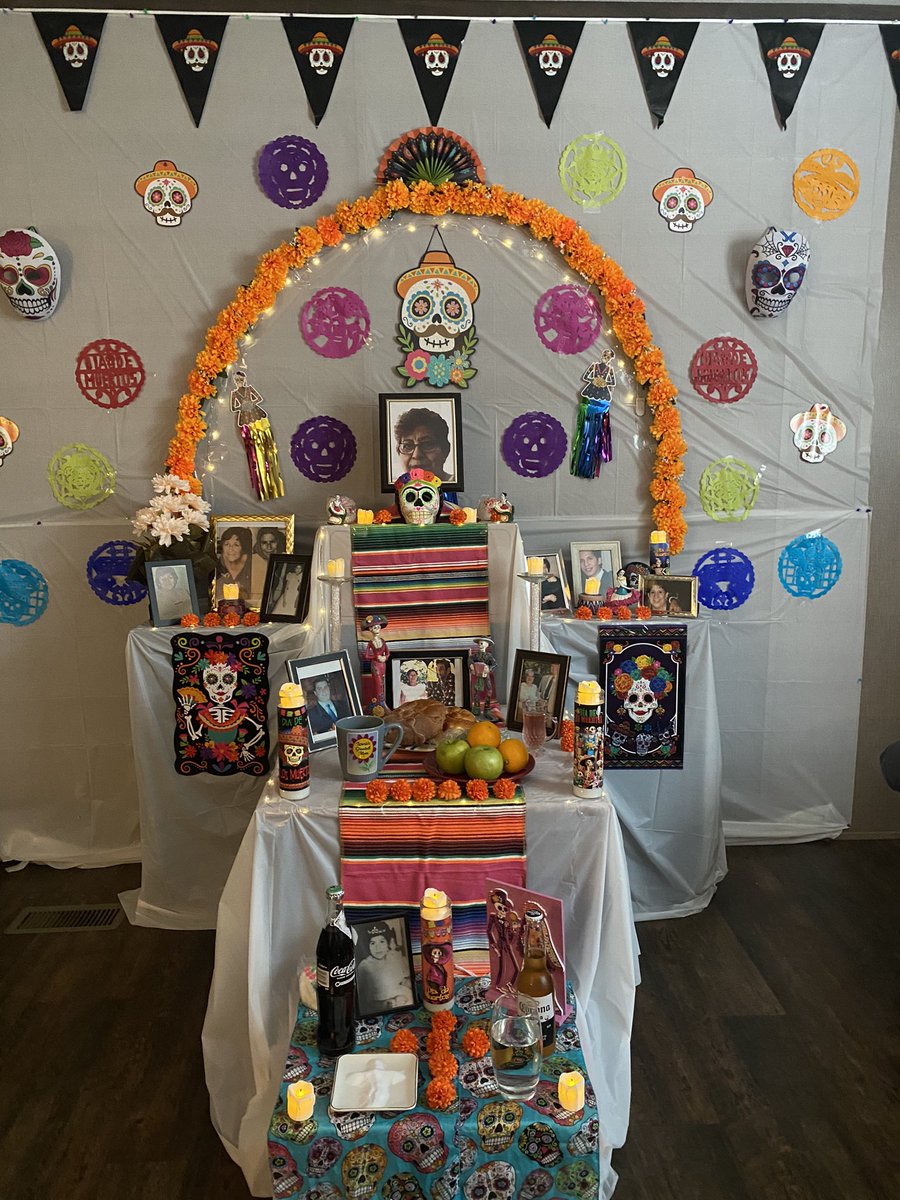 #DiaDeMuertos #AltarDeMuertos #mom